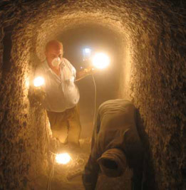 Francisco Martn Valentin, in the interior during the cleaning process of the stairs