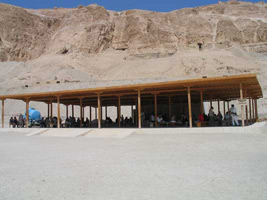 Toilets and rest area in Deir el Bahari